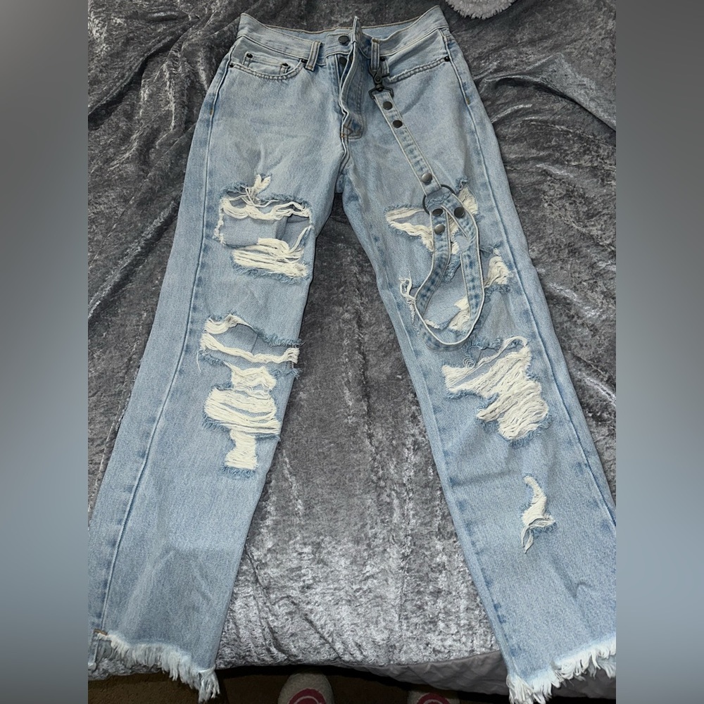 Ripped Jeans with Chain